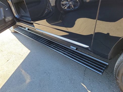 Used 2025 GMC Yukon XL Denali w/ Sun & Power Step Package image 36