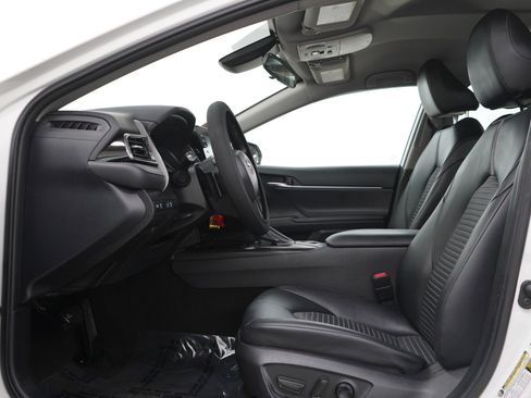 Used 2021 Toyota Camry SE w/ Carpet Mat Package (TMS) FWD image 22