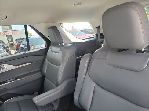 Certified 2025 Ford Explorer Active w/ Active Comfort Package RWD image 13