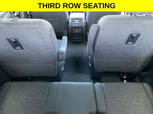 Used 2024 Chevrolet Traverse LT FWD image 8