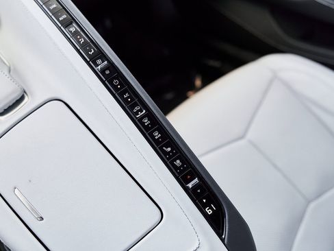 Used 2022 Chevrolet Corvette Stingray w/ Z51 Performance Package image 38