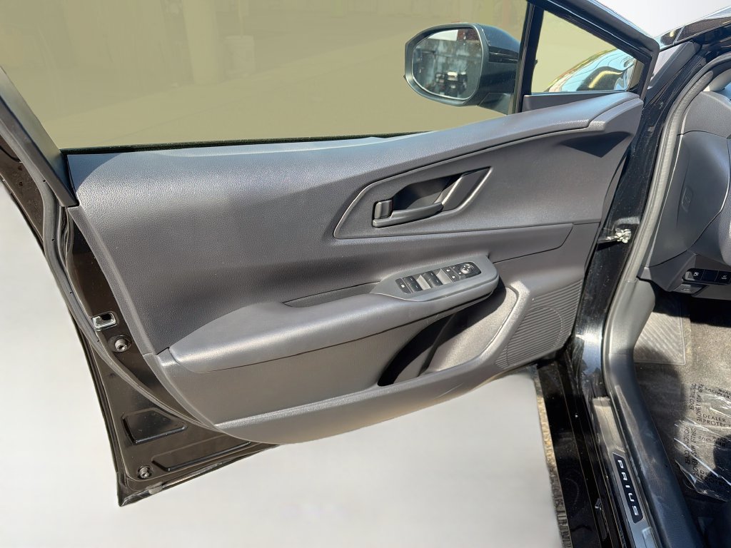 Used 2025 Toyota Prius Plug-In Hybrid FWD image 20