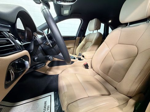 Used 2025 Porsche Macan image 5