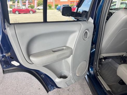 Used 2005 Jeep Liberty Renegade w/ Luxury Group AWD/4WD image 22