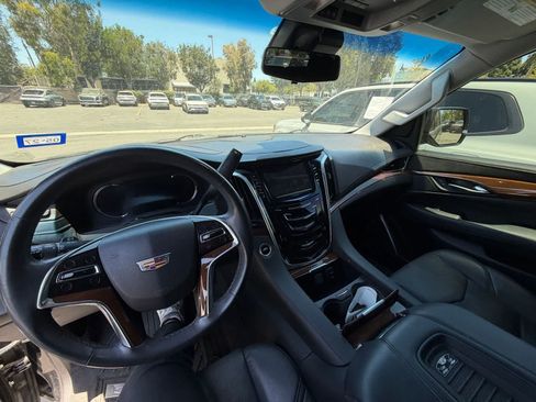 Used 2020 Cadillac Escalade Premium Luxury AWD/4WD image 8