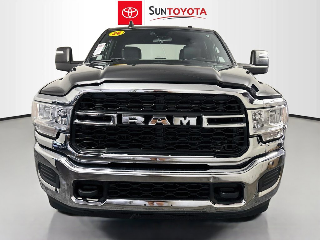 Used 2024 RAM 2500 Tradesman w/ Chrome Appearance Group AWD/4WD image 6