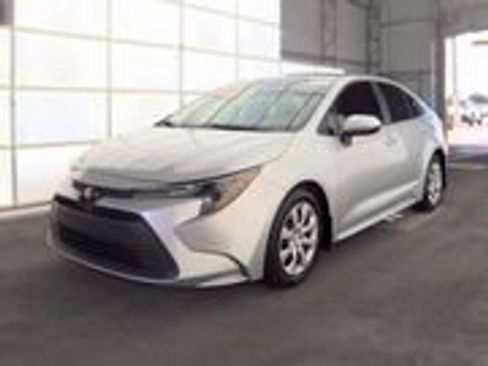 Used 2025 Toyota Corolla LE FWD image 1