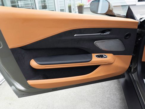 Used 2025 Aston Martin V8 Vantage Coupe image 13