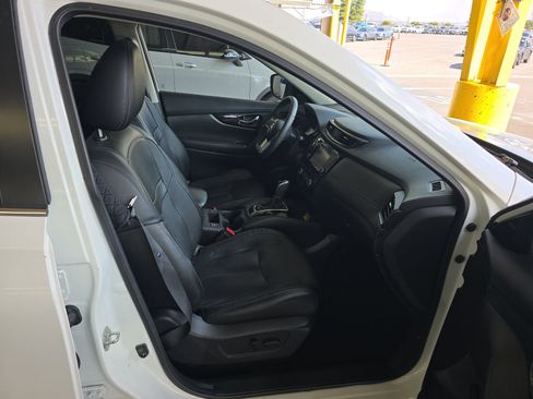 Used 2019 Nissan Rogue SL w/ Premium Package FWD image 13