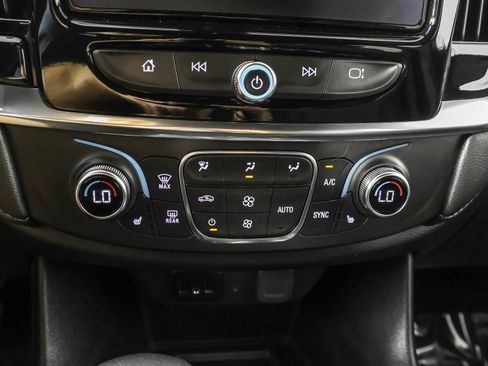 Used 2023 Chevrolet Traverse LT FWD image 30