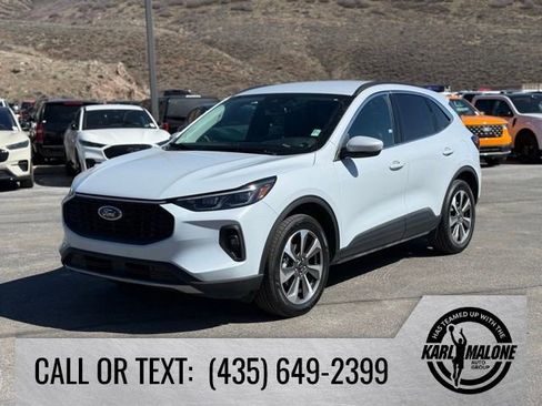 Used 2025 Ford Escape Platinum image 9