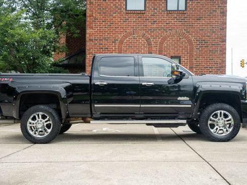 Used 2018 Chevrolet Silverado 2500 High Country w/ Duramax Plus Package AWD/4WD image 4