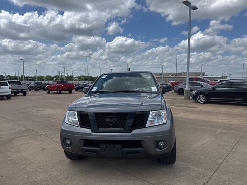 Used 2020 Nissan Frontier SV w/ Midnight Edition Floor Mats image 6