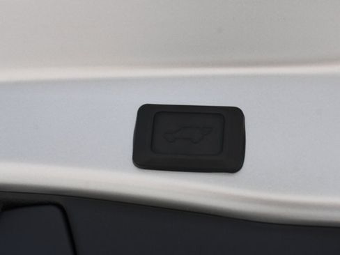 Certified 2025 Toyota RAV4 SE w/ Convenience Package image 16