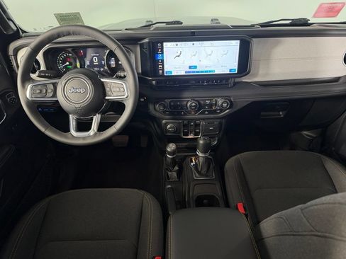 Used 2025 Jeep Wrangler Unlimited Sahara AWD/4WD image 13