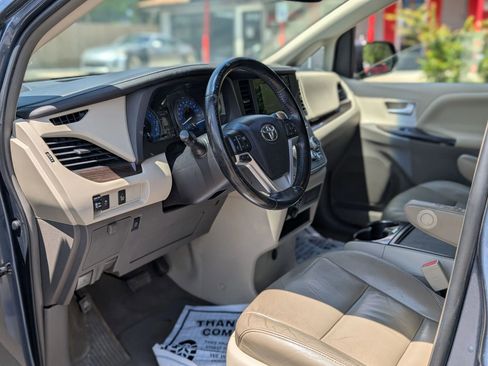 Used 2015 Toyota Sienna XLE AWD/4WD image 12
