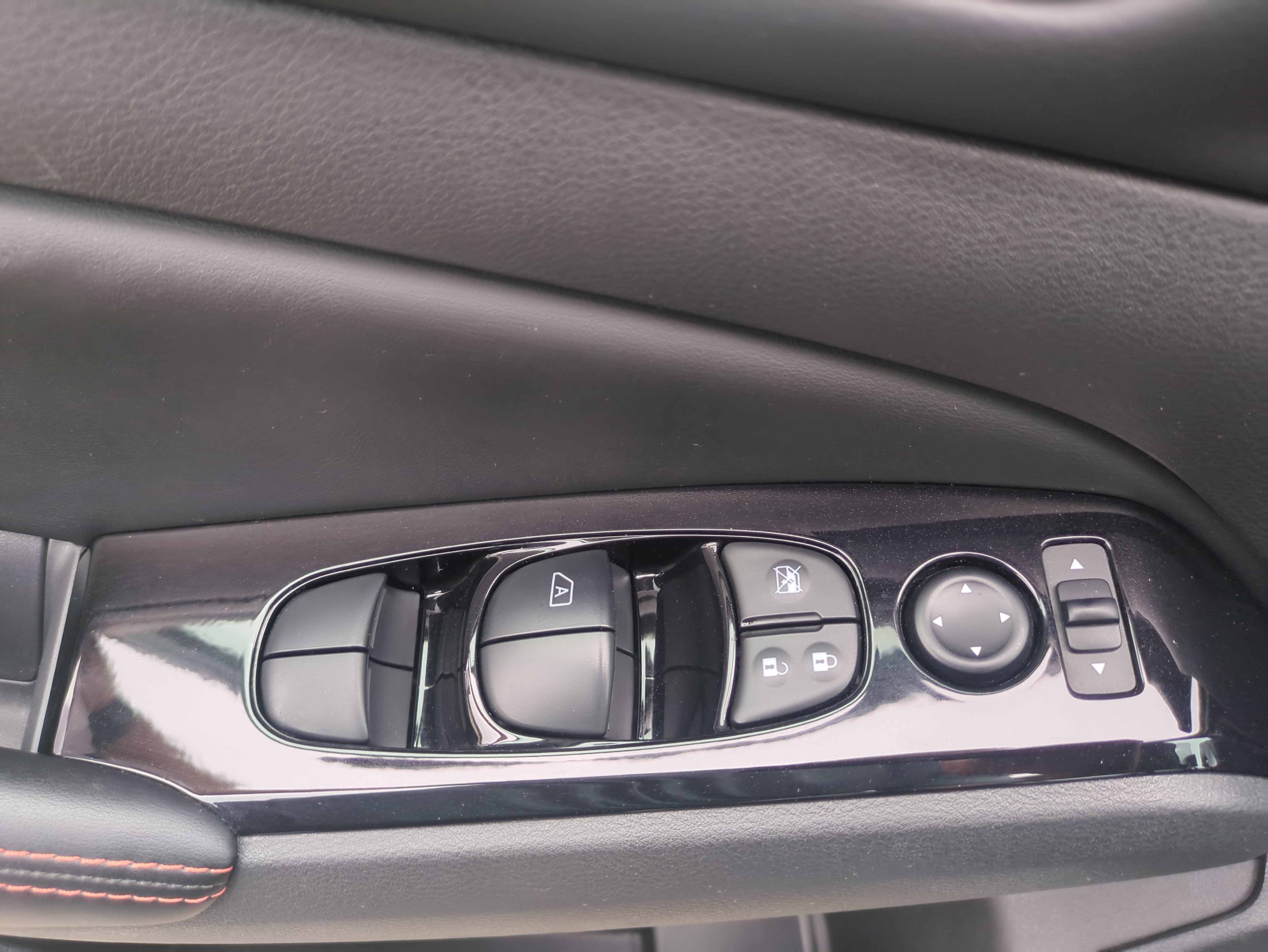 Used 2024 Nissan Altima 2.5 SR FWD image 9