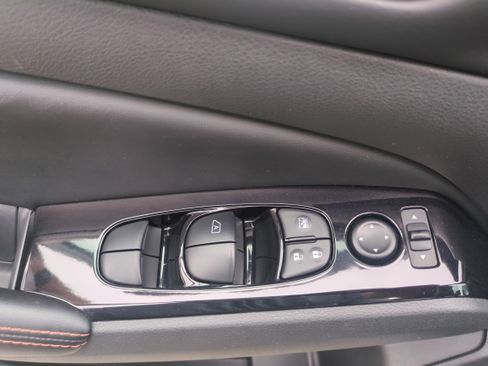 Used 2024 Nissan Altima 2.5 SR FWD image 9