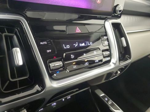 Used 2023 Kia Sorento SX image 28