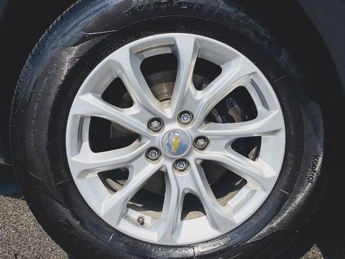 Used 2018 Chevrolet Equinox LT AWD/4WD image 2