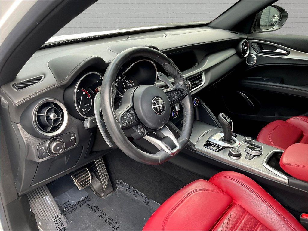 Used 2023 Alfa Romeo Stelvio Veloce AWD/4WD image 14