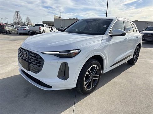 Certified 2025 Audi Q5 Premium Plus w/ Premium Plus image 3