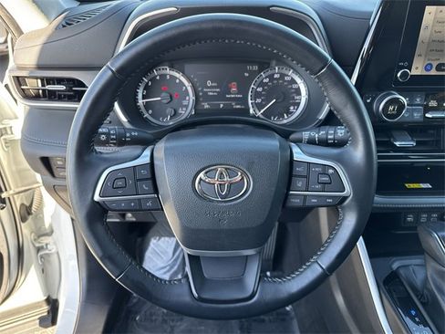 Used 2023 Toyota Highlander XLE image 26