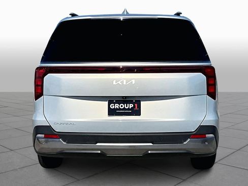 Used 2025 Kia Carnival SX image 5