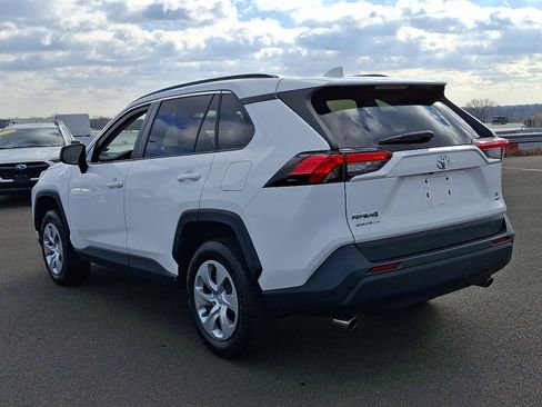 Used 2021 Toyota RAV4 LE image 4