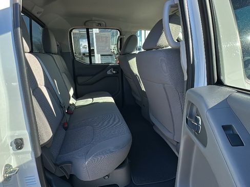Certified 2019 Nissan Frontier SV image 25