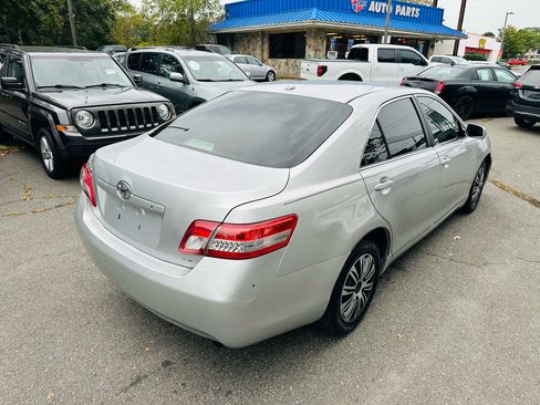Used 2010 Toyota Camry LE image 6