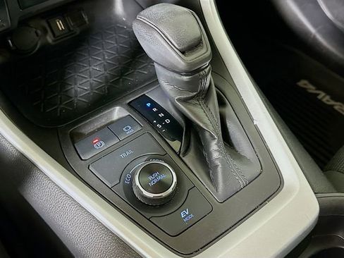 Used 2020 Toyota RAV4 LE w/ All Weather Liner Package image 18