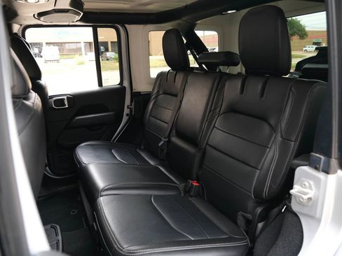 Used 2023 Jeep Wrangler Unlimited Sahara AWD/4WD image 25
