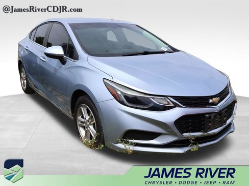 Used 2018 Chevrolet Cruze LT FWD image 13