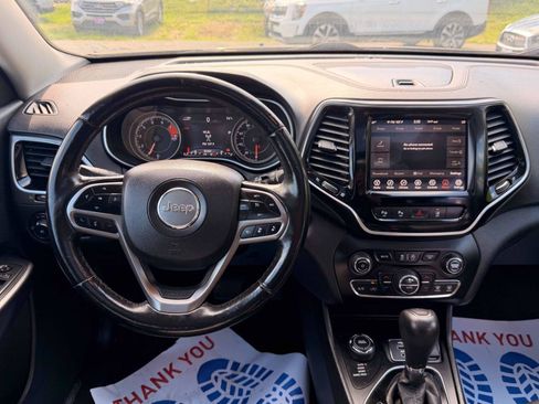 Used 2019 Jeep Cherokee Limited w/ Luxury Group AWD/4WD image 17