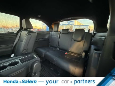 Used 2025 Honda Odyssey Sport-L image 16