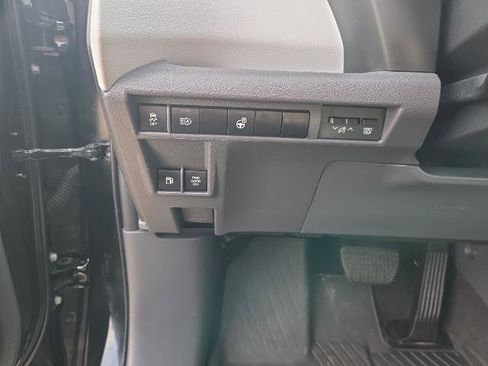 Used 2024 Toyota Sienna XSE AWD/4WD image 19