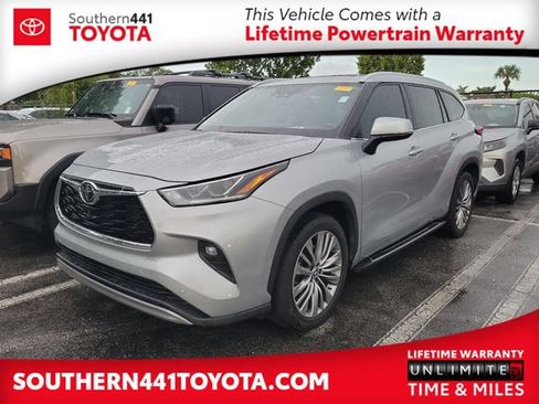 Used 2022 Toyota Highlander Platinum FWD image 1
