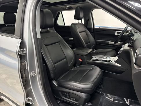 Used 2023 Ford Explorer XLT image 31