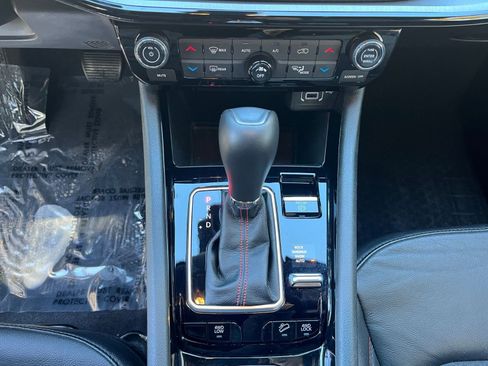 Used 2025 Jeep Compass Trailhawk image 40