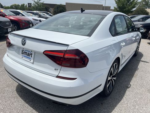 Used 2018 Volkswagen Passat GT FWD image 5