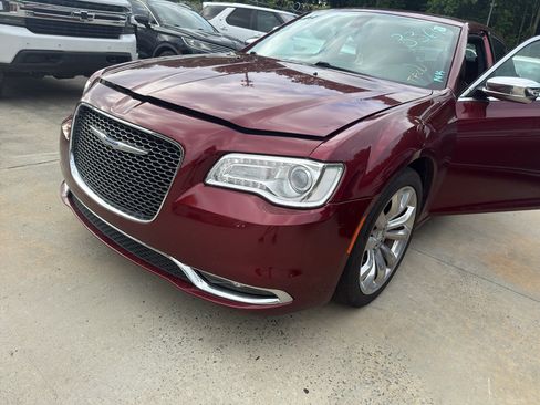 Used 2019 Chrysler 300 Limited RWD image 1