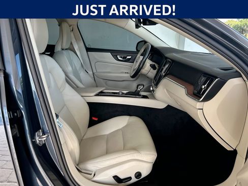 Used 2021 Volvo S60 T5 Momentum w/ Premium Package FWD image 29