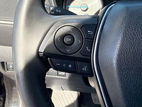 Used 2022 Toyota Venza XLE image 32