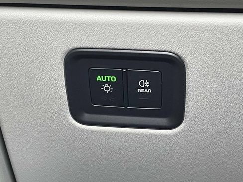 Certified 2026 Porsche Macan 4 Electric AWD/4WD image 37