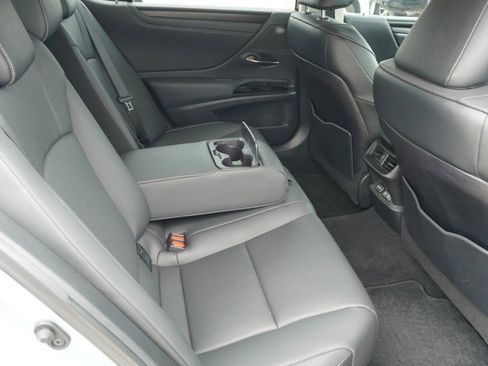 Used 2024 Lexus ES 350 w/ Premium Package FWD image 10
