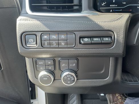 Used 2024 GMC Yukon Denali AWD/4WD image 16