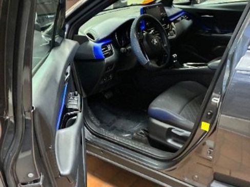 Used 2021 Toyota C-HR XLE image 16