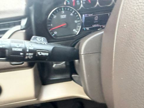 Used 2015 Chevrolet Suburban LT AWD/4WD image 16