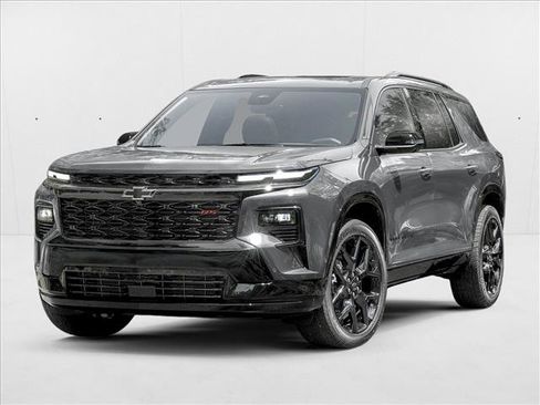 Used 2025 Chevrolet Traverse LT w/ Driver Confidence Package FWD image 1